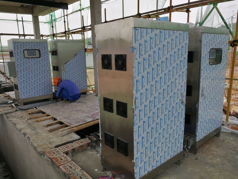 明渠紫外線(xiàn)消毒器安裝現(xiàn)場(chǎng)